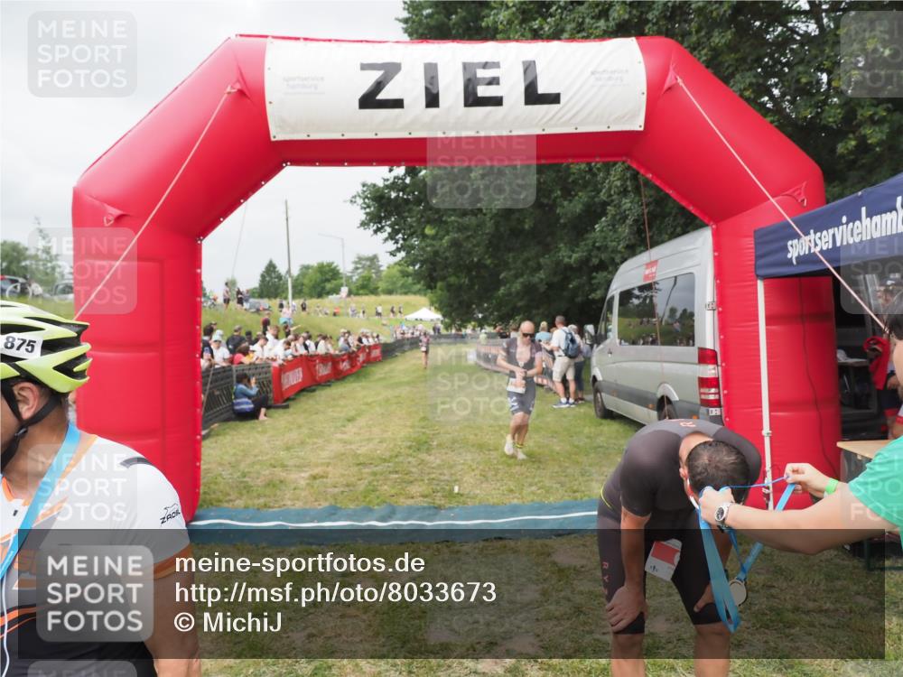 21.06.2025 - 27. Vierlanden-Triathlon MichiJ http://msf.ph/oto/8033673 15.06.2026 12:56:10 Ziel 6, 730, 1002 meine-sportfotos.de