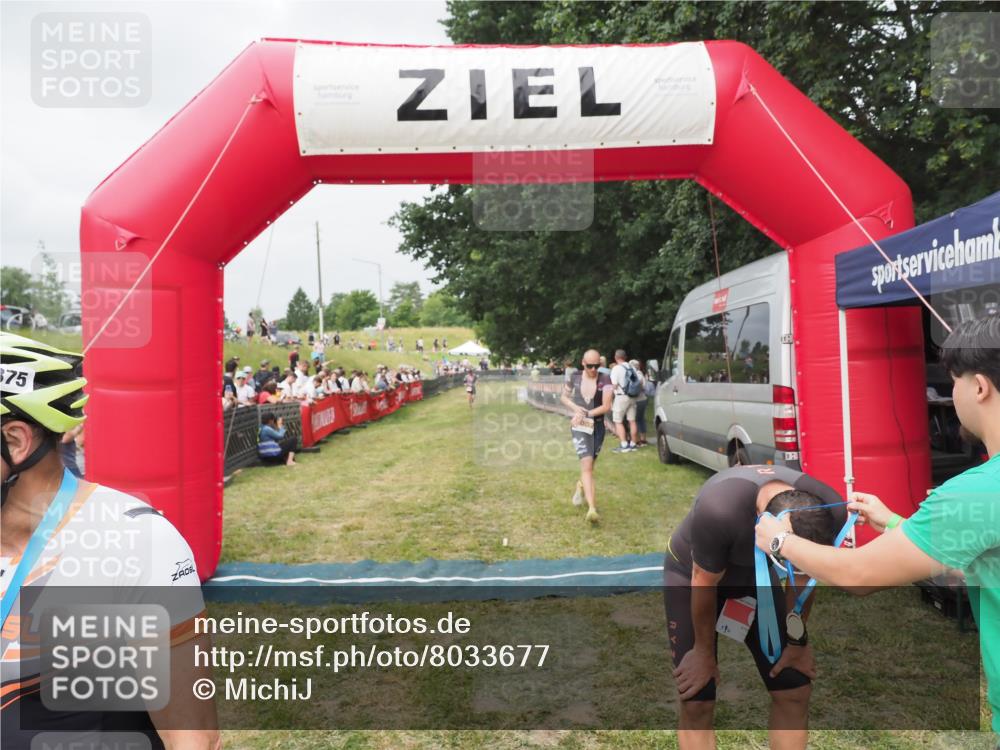 21.06.2025 - 27. Vierlanden-Triathlon MichiJ http://msf.ph/oto/8033677 15.06.2026 12:56:10 Ziel 6, 730, 1002 meine-sportfotos.de