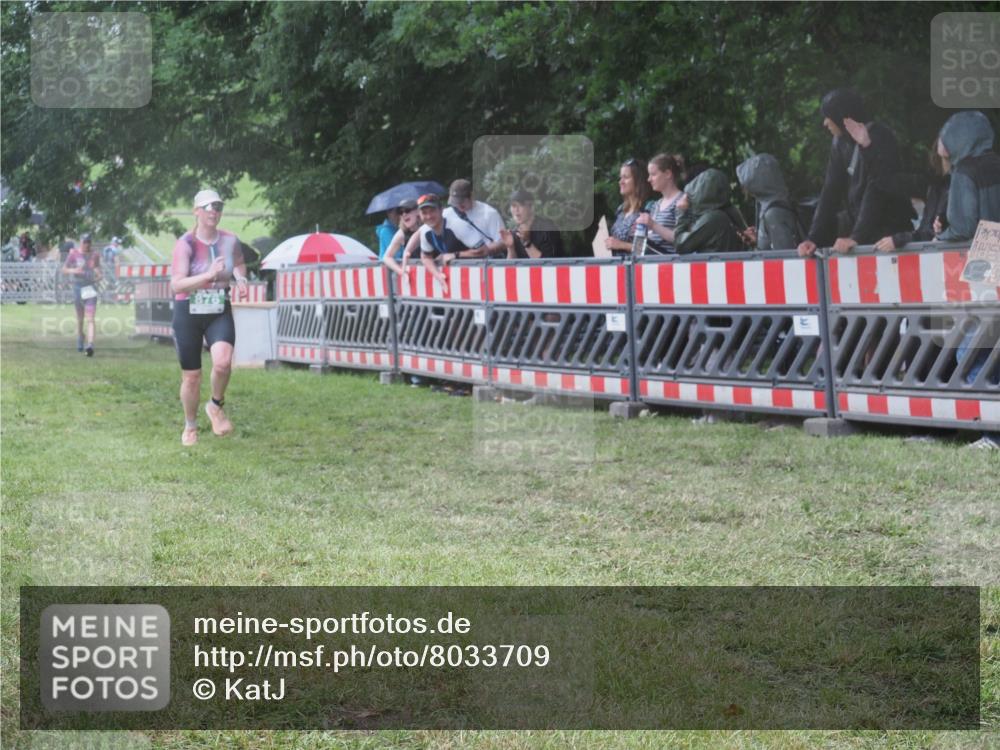 21.06.2025 - 27. Vierlanden-Triathlon KatJ http://msf.ph/oto/8033709 15.06.2025 13:45:48 Ziel 833, 876 meine-sportfotos.de