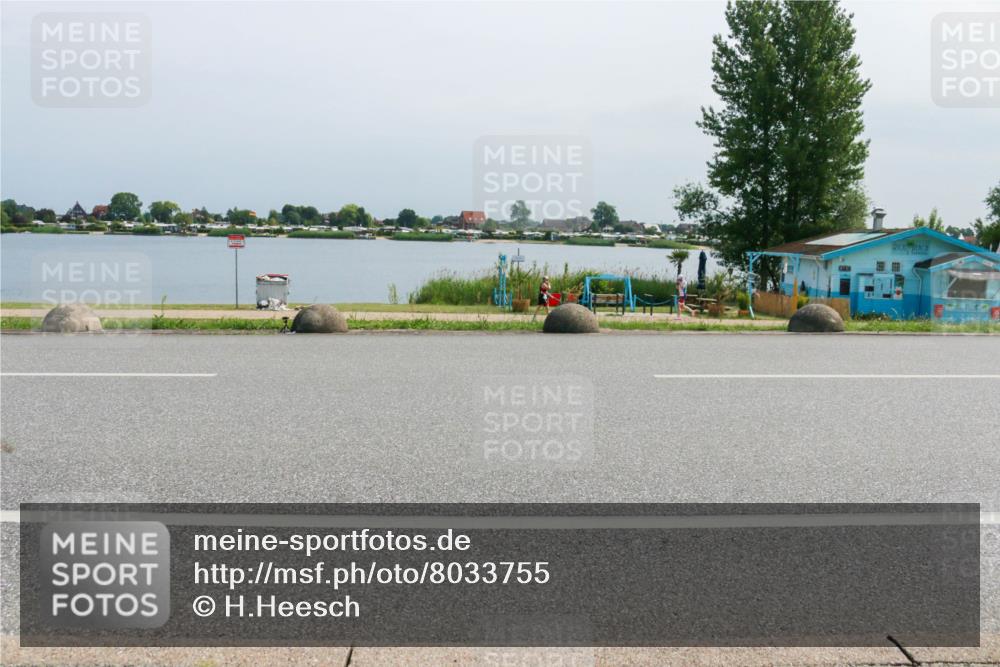 21.06.2025 - 27. Vierlanden-Triathlon H.Heesch http://msf.ph/oto/8033755 15.06.2025 11:40:58 Radfahren 722 meine-sportfotos.de