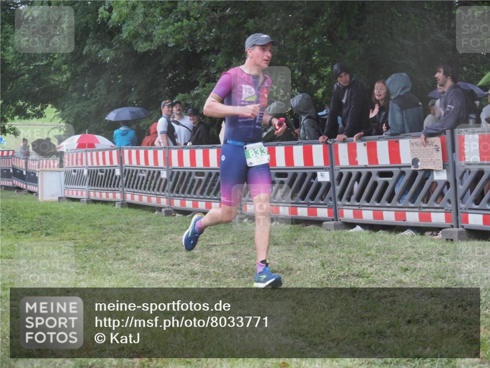 21.06.2025 - 27. Vierlanden-Triathlon KatJ http://msf.ph/oto/8033771 15.06.2025 13:45:54 Ziel 833 meine-sportfotos.de