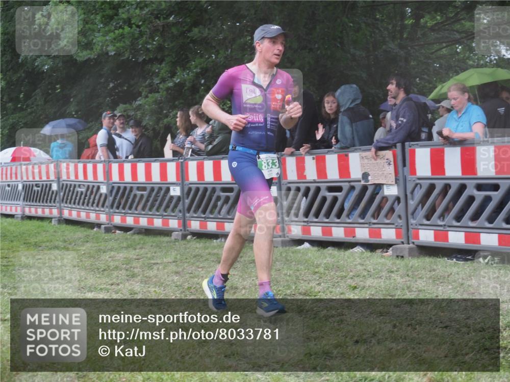 21.06.2025 - 27. Vierlanden-Triathlon KatJ http://msf.ph/oto/8033781 15.06.2025 13:45:55 Ziel 237, 242, 833 meine-sportfotos.de