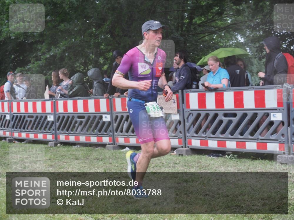 21.06.2025 - 27. Vierlanden-Triathlon KatJ http://msf.ph/oto/8033788 15.06.2025 13:45:55 Ziel 237, 242, 833 meine-sportfotos.de