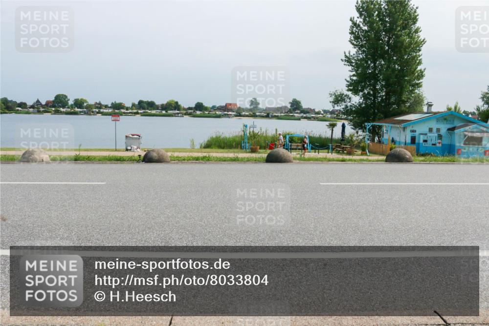 21.06.2025 - 27. Vierlanden-Triathlon H.Heesch http://msf.ph/oto/8033804 15.06.2025 11:41:00 Radfahren 649 meine-sportfotos.de