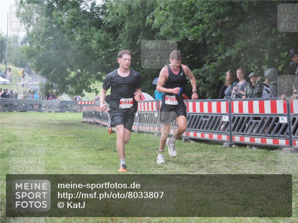 21.06.2025 - 27. Vierlanden-Triathlon KatJ http://msf.ph/oto/8033807 15.06.2025 13:46:05 Ziel 237, 242 meine-sportfotos.de