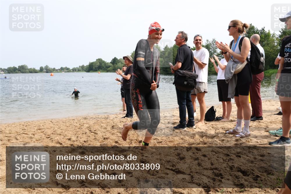 15.06.2025 - 27. Vierlanden-Triathlon Lena Gebhardt http://msf.ph/oto/8033809 15.06.2025 11:18:30 Schwimmen 909, 912, 925, 933, 970 meine-sportfotos.de