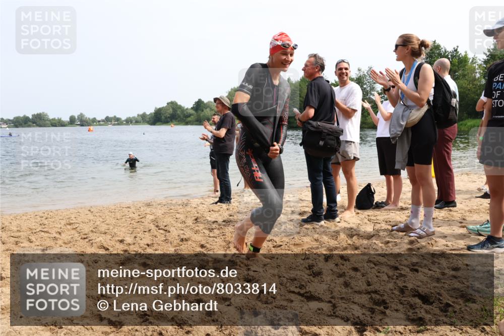 15.06.2025 - 27. Vierlanden-Triathlon Lena Gebhardt http://msf.ph/oto/8033814 15.06.2025 11:18:30 Schwimmen 909, 912, 925, 933, 970 meine-sportfotos.de