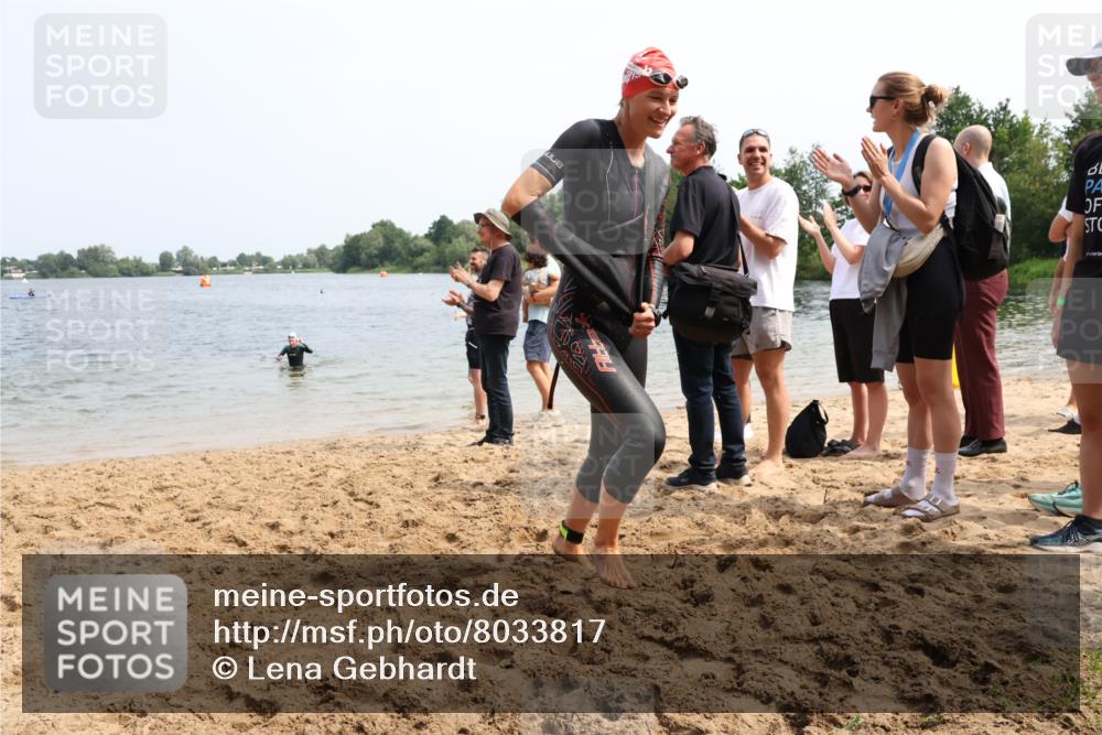 15.06.2025 - 27. Vierlanden-Triathlon Lena Gebhardt http://msf.ph/oto/8033817 15.06.2025 11:18:30 Schwimmen 909, 912, 925, 933, 970 meine-sportfotos.de