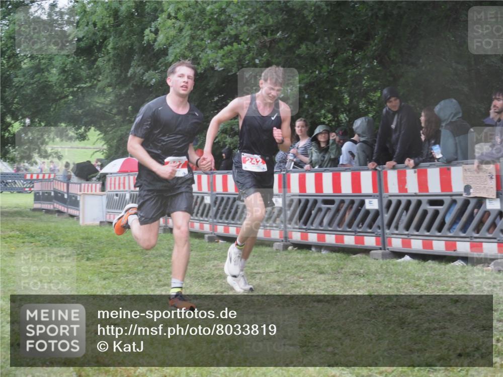 21.06.2025 - 27. Vierlanden-Triathlon KatJ http://msf.ph/oto/8033819 15.06.2025 13:46:05 Ziel 237, 242 meine-sportfotos.de