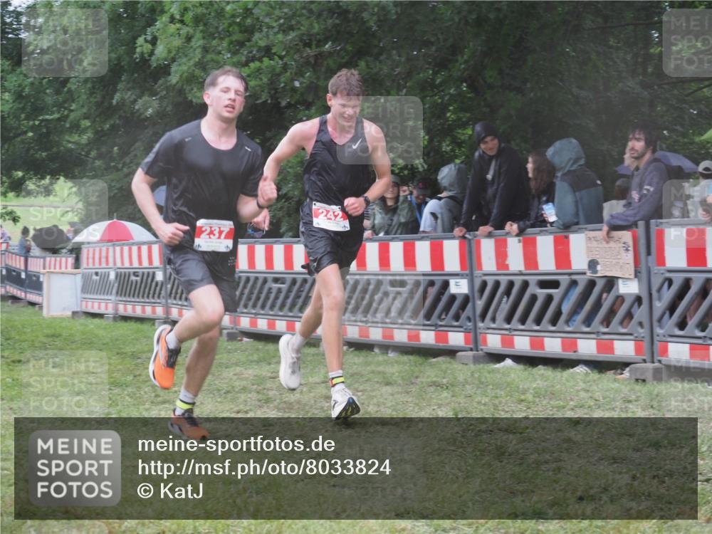 21.06.2025 - 27. Vierlanden-Triathlon KatJ http://msf.ph/oto/8033824 15.06.2025 13:46:06 Ziel 237, 242 meine-sportfotos.de