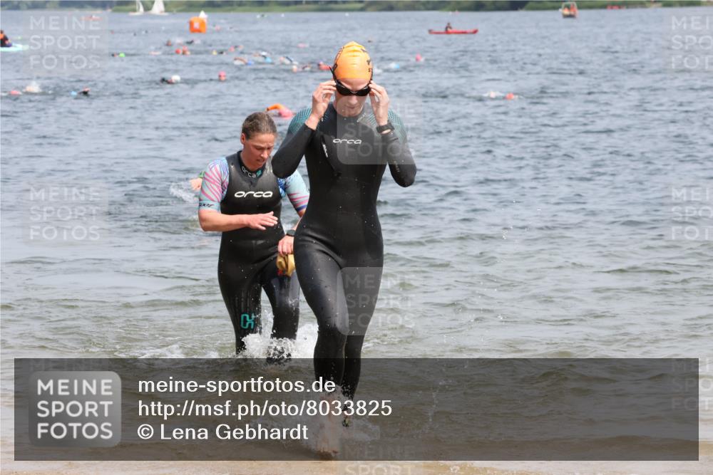 15.06.2025 - 27. Vierlanden-Triathlon Lena Gebhardt http://msf.ph/oto/8033825 15.06.2025 11:18:34 Schwimmen 909, 912, 925, 939, 970 meine-sportfotos.de