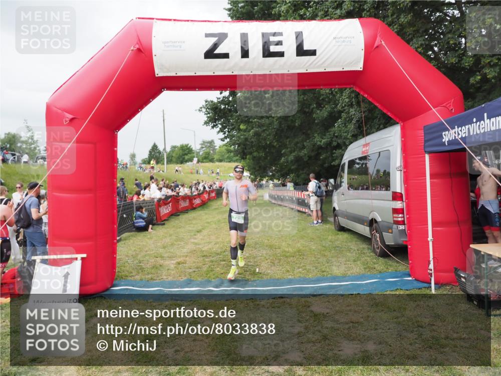 21.06.2025 - 27. Vierlanden-Triathlon MichiJ http://msf.ph/oto/8033838 15.06.2026 12:56:43 Ziel 725, 1004, 1006, 1007 meine-sportfotos.de