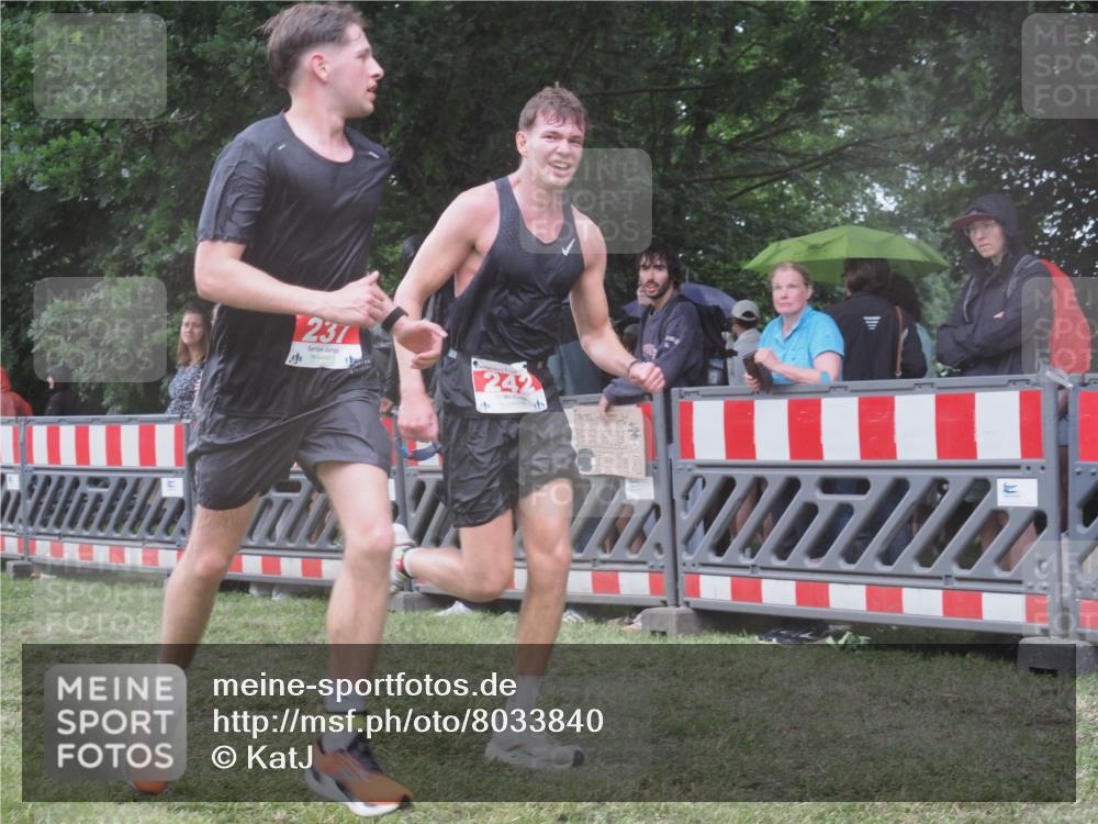 21.06.2025 - 27. Vierlanden-Triathlon KatJ http://msf.ph/oto/8033840 15.06.2025 13:46:06 Ziel 237, 242 meine-sportfotos.de