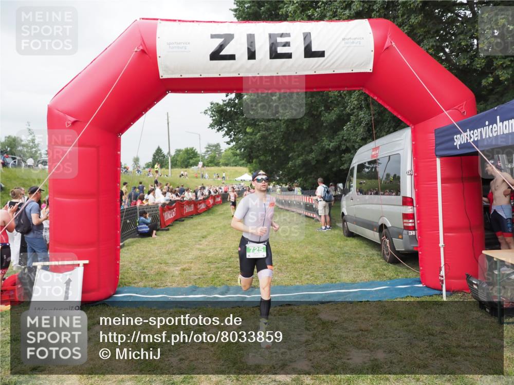 21.06.2025 - 27. Vierlanden-Triathlon MichiJ http://msf.ph/oto/8033859 15.06.2026 12:56:43 Ziel 725, 1004, 1006, 1007 meine-sportfotos.de