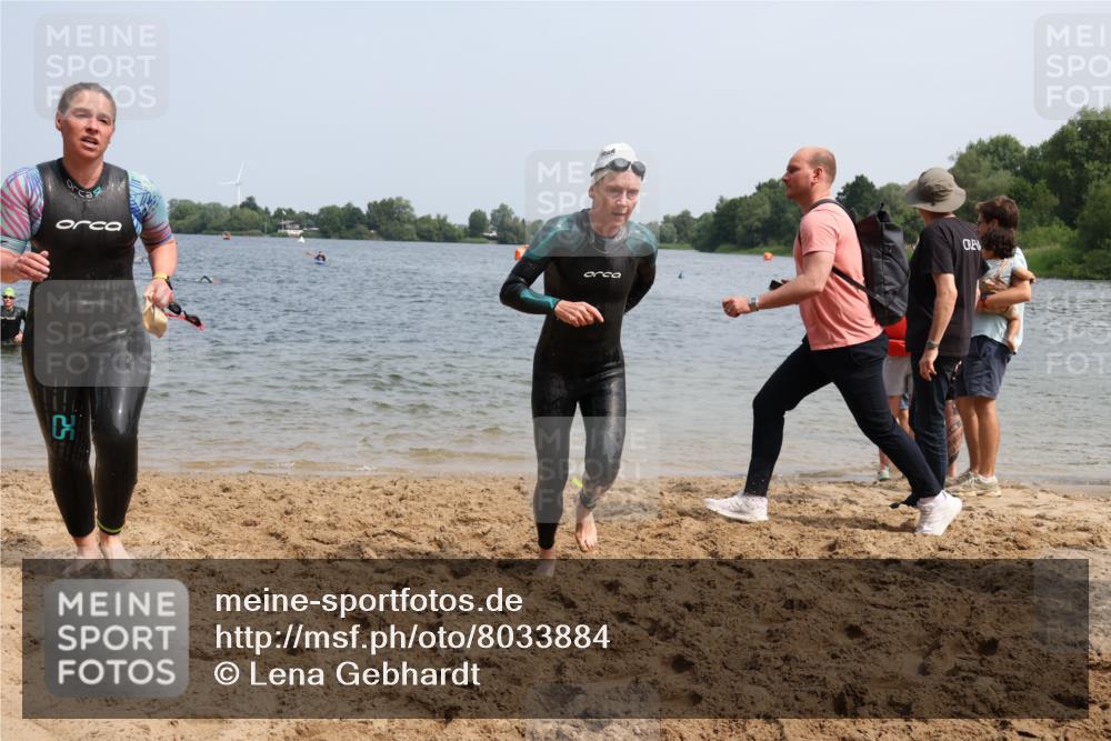 15.06.2025 - 27. Vierlanden-Triathlon Lena Gebhardt http://msf.ph/oto/8033884 15.06.2025 11:18:40 Schwimmen 885, 909, 912, 916, 925, 939 meine-sportfotos.de