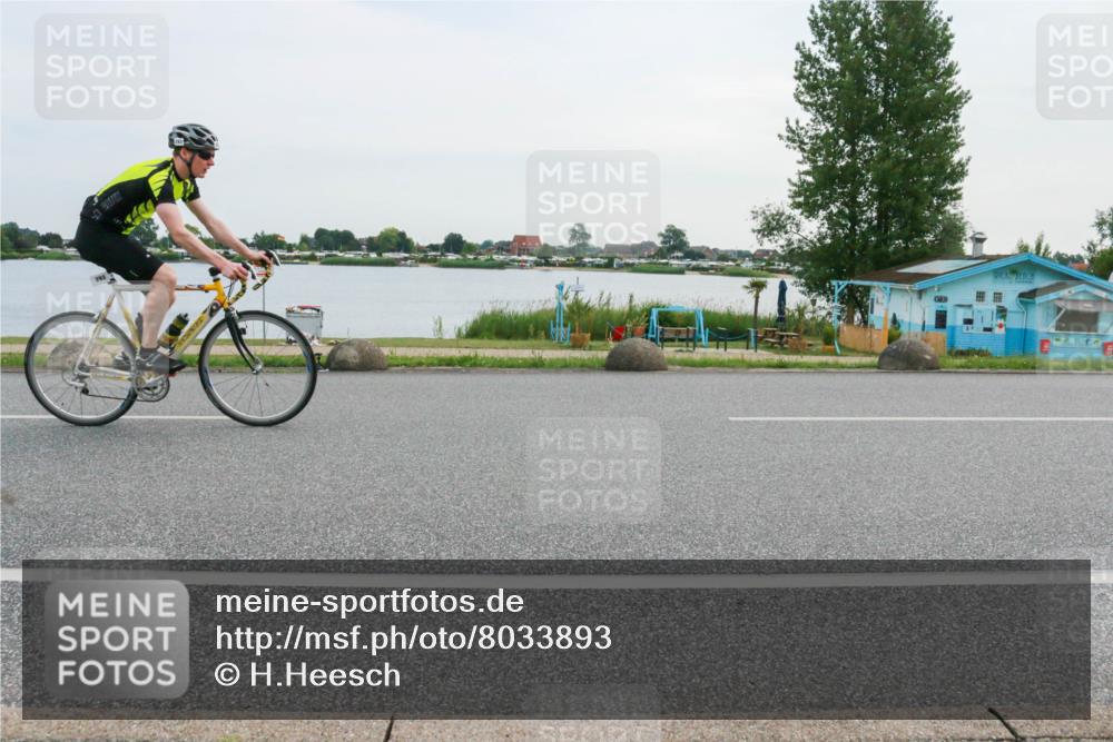 15.06.2025 - 27. Vierlanden-Triathlon H.Heesch http://msf.ph/oto/8033893 15.06.2025 10:41:57 Radfahren 34, 121, 151, 213, 250, 293 meine-sportfotos.de
