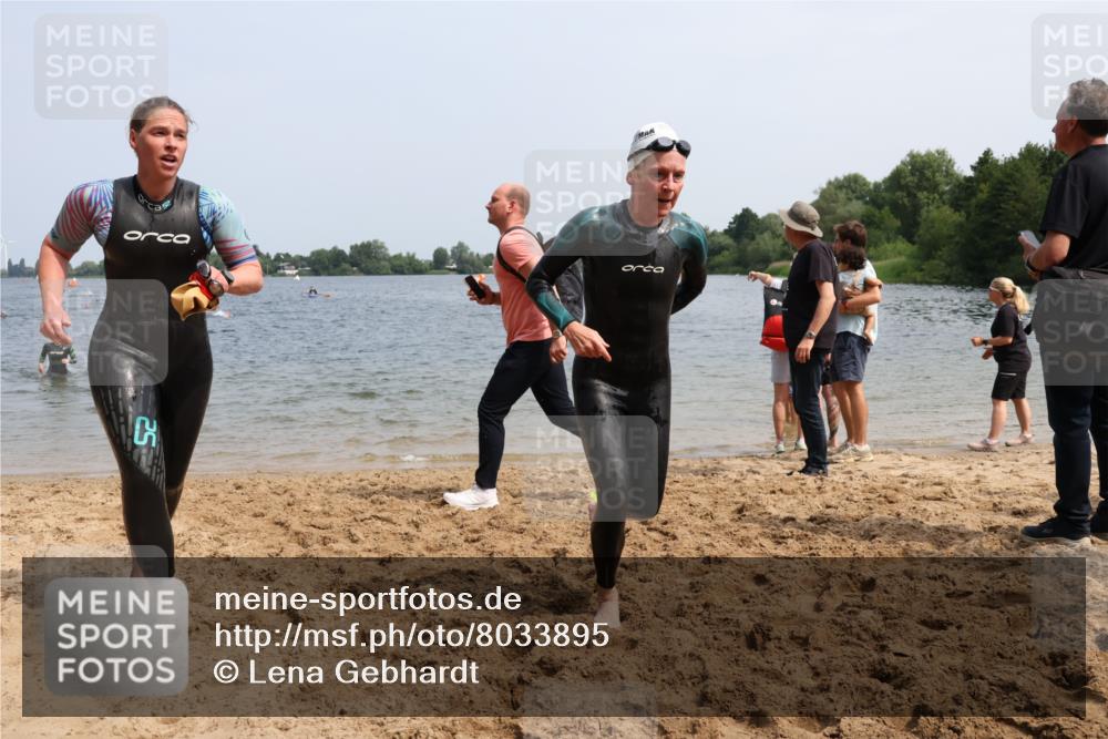 15.06.2025 - 27. Vierlanden-Triathlon Lena Gebhardt http://msf.ph/oto/8033895 15.06.2025 11:18:40 Schwimmen 885, 909, 912, 916, 925, 939 meine-sportfotos.de
