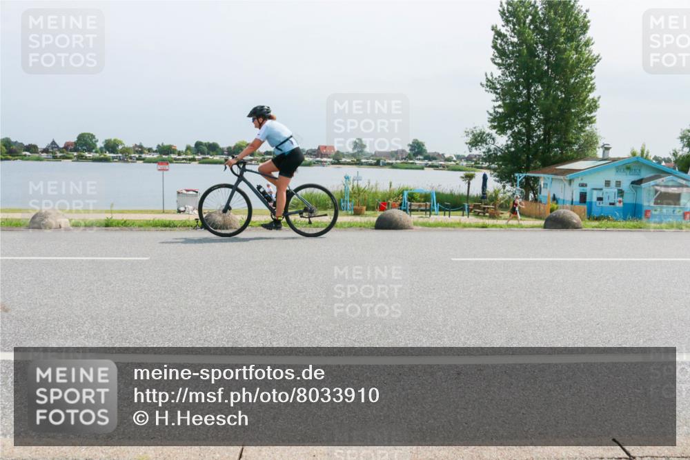 15.06.2025 - 27. Vierlanden-Triathlon H.Heesch http://msf.ph/oto/8033910 15.06.2025 11:41:03 Radfahren 649, 883 meine-sportfotos.de