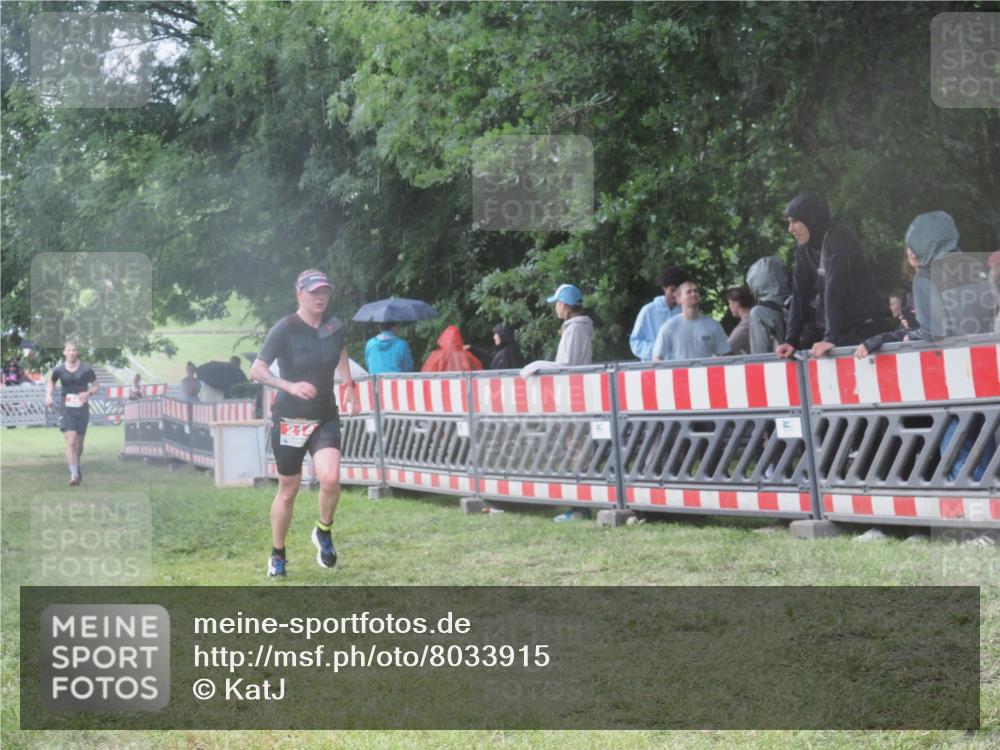 21.06.2025 - 27. Vierlanden-Triathlon KatJ http://msf.ph/oto/8033915 15.06.2025 13:47:06 Ziel 84, 214 meine-sportfotos.de