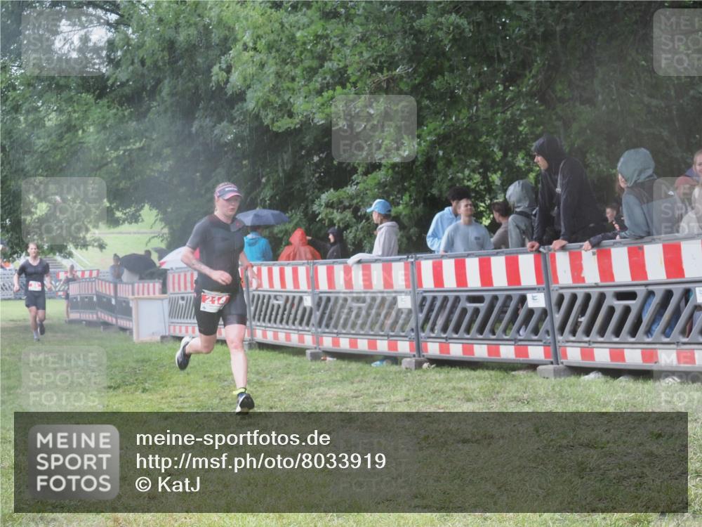 21.06.2025 - 27. Vierlanden-Triathlon KatJ http://msf.ph/oto/8033919 15.06.2025 13:47:06 Ziel 84, 214 meine-sportfotos.de
