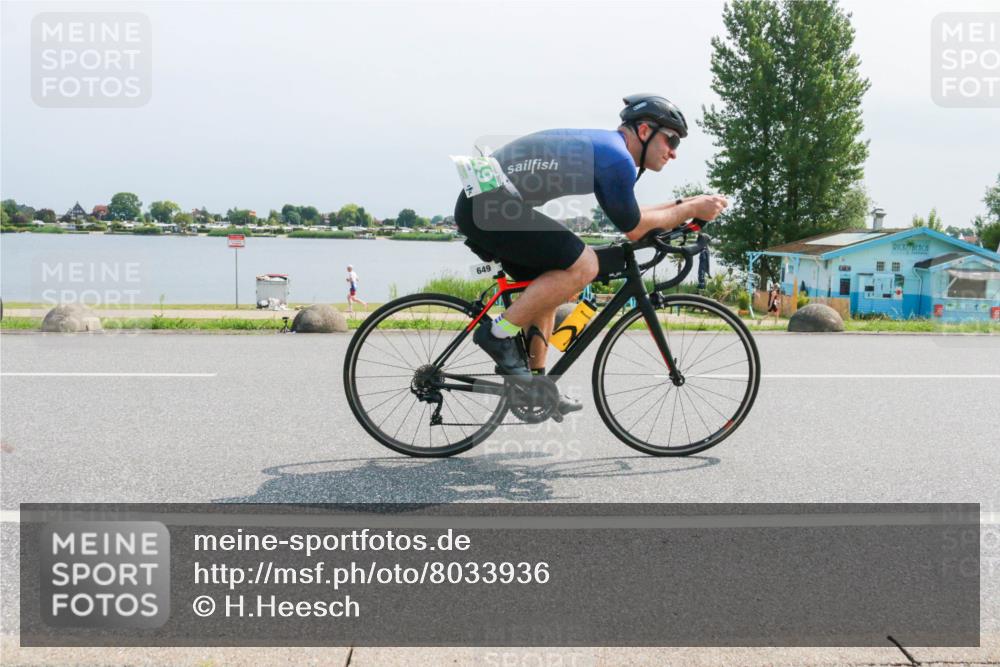21.06.2025 - 27. Vierlanden-Triathlon H.Heesch http://msf.ph/oto/8033936 15.06.2025 11:41:03 Radfahren 649, 883 meine-sportfotos.de
