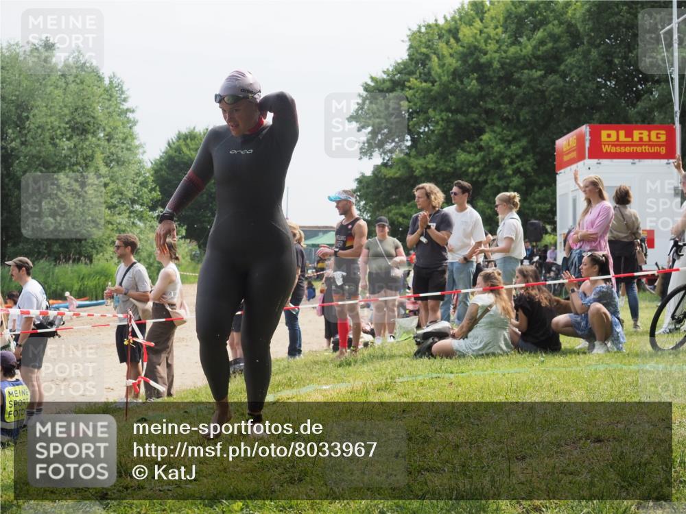 15.06.2025 - 27. Vierlanden-Triathlon KatJ http://msf.ph/oto/8033967 15.06.2025 11:17:12 Schwimmen 944, 945, 978, 979 meine-sportfotos.de