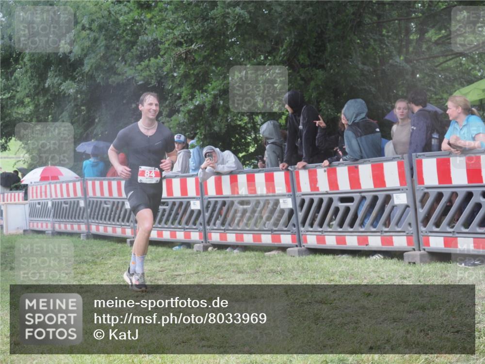 21.06.2025 - 27. Vierlanden-Triathlon KatJ http://msf.ph/oto/8033969 15.06.2025 13:47:12 Ziel 84, 1147 meine-sportfotos.de