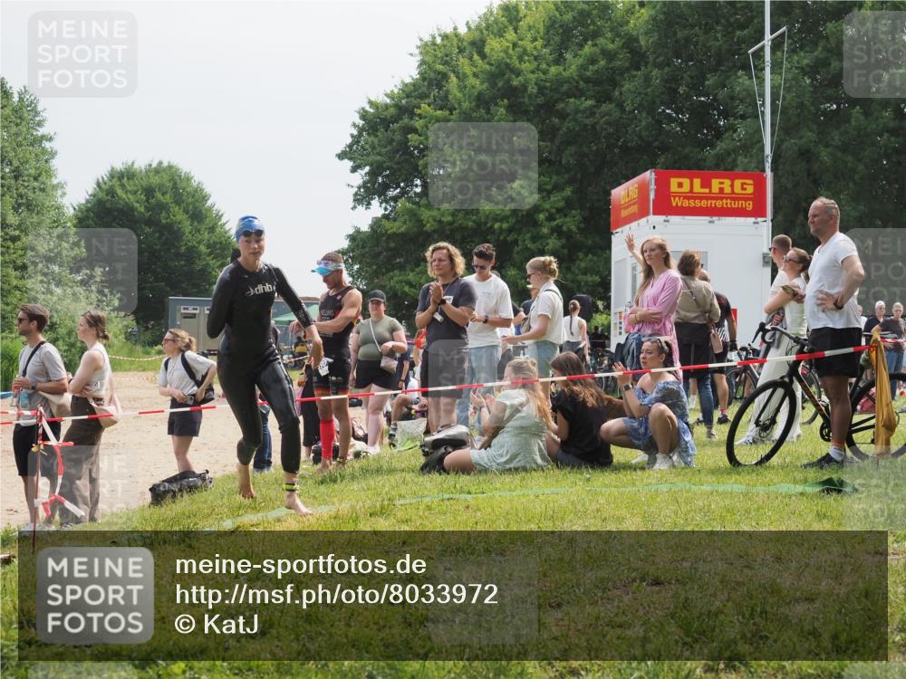 15.06.2025 - 27. Vierlanden-Triathlon KatJ http://msf.ph/oto/8033972 15.06.2025 11:17:15 Schwimmen 944, 945, 979 meine-sportfotos.de