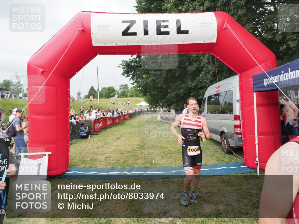 21.06.2025 - 27. Vierlanden-Triathlon MichiJ http://msf.ph/oto/8033974 15.06.2026 12:56:50 Ziel 725, 1004, 1006, 1007, 1008 meine-sportfotos.de