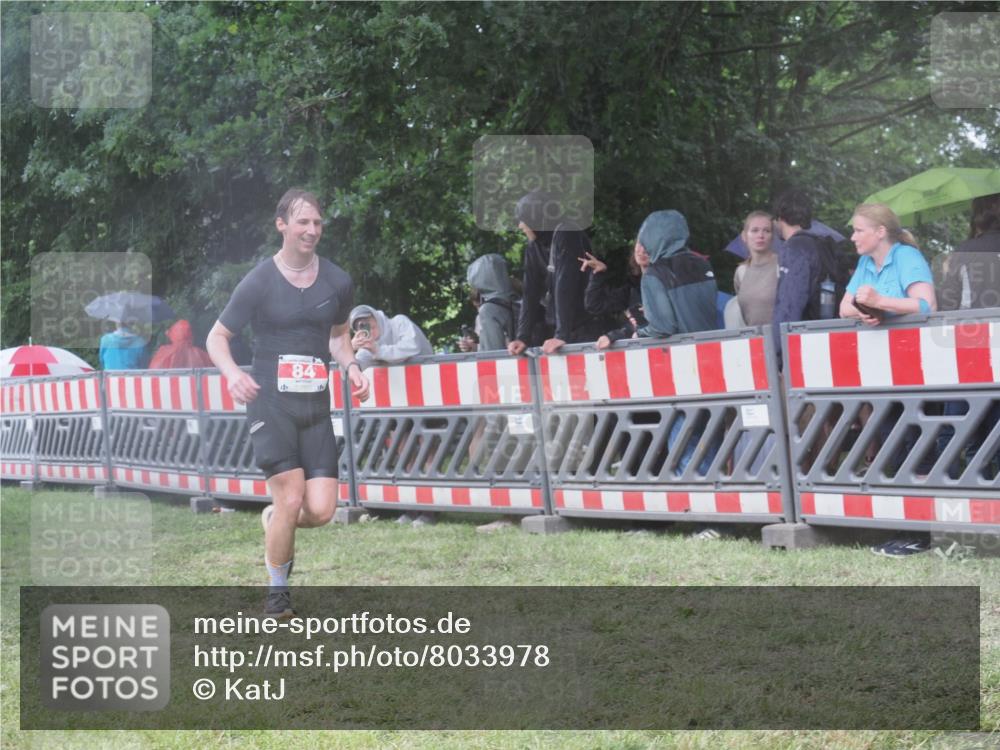 21.06.2025 - 27. Vierlanden-Triathlon KatJ http://msf.ph/oto/8033978 15.06.2025 13:47:12 Ziel 84, 1147 meine-sportfotos.de