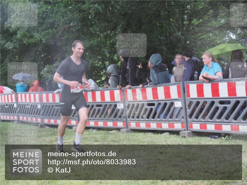 21.06.2025 - 27. Vierlanden-Triathlon KatJ http://msf.ph/oto/8033983 15.06.2025 13:47:12 Ziel 84, 1147 meine-sportfotos.de