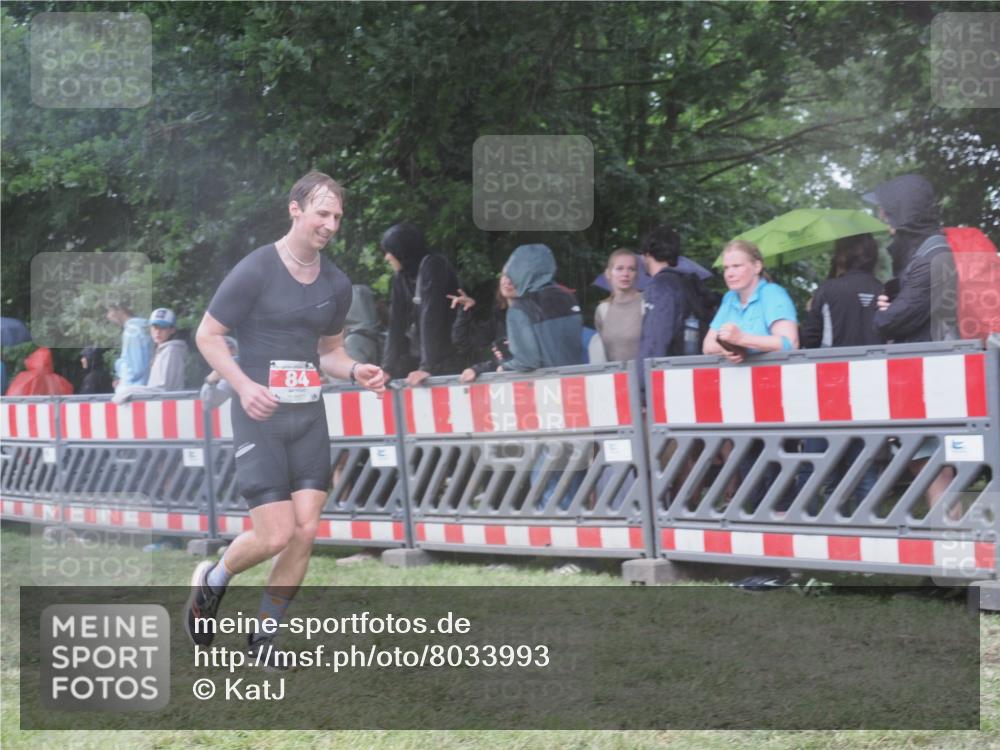 21.06.2025 - 27. Vierlanden-Triathlon KatJ http://msf.ph/oto/8033993 15.06.2025 13:47:12 Ziel 84, 1147 meine-sportfotos.de