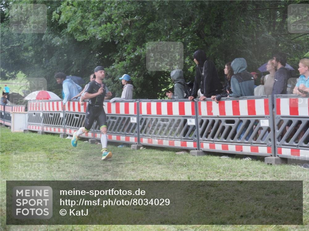 21.06.2025 - 27. Vierlanden-Triathlon KatJ http://msf.ph/oto/8034029 15.06.2025 13:47:19 Ziel 1124, 1147 meine-sportfotos.de