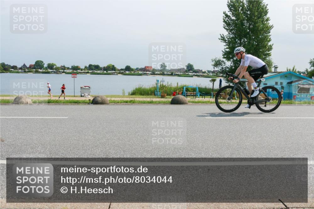 21.06.2025 - 27. Vierlanden-Triathlon H.Heesch http://msf.ph/oto/8034044 15.06.2025 11:41:06 Radfahren 649, 715, 867, 883 meine-sportfotos.de