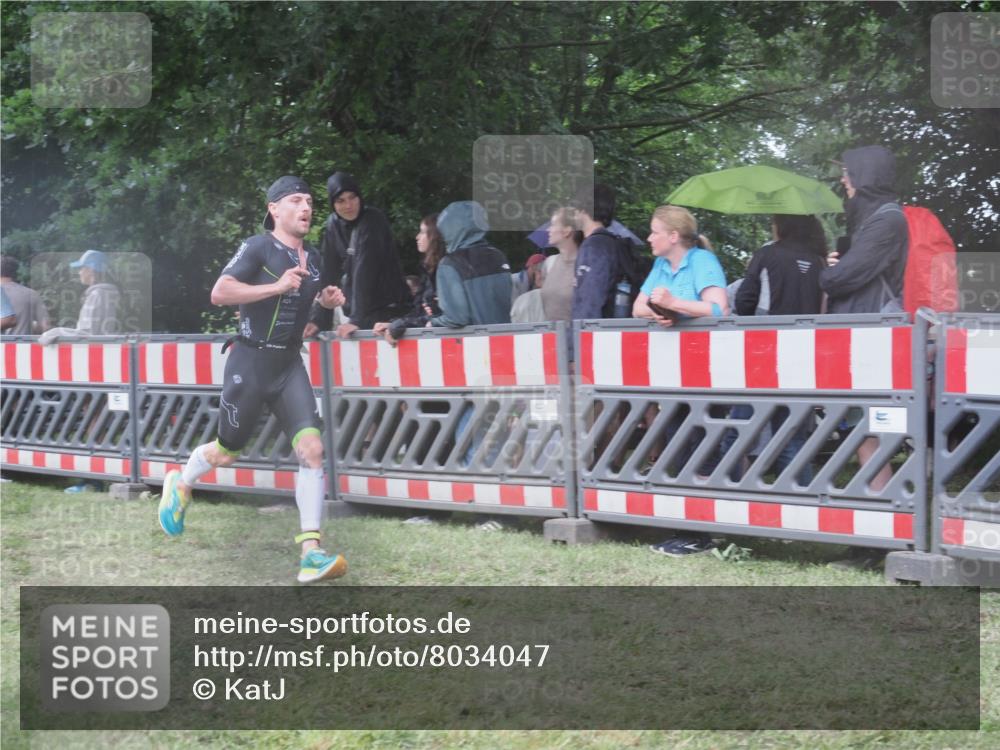 21.06.2025 - 27. Vierlanden-Triathlon KatJ http://msf.ph/oto/8034047 15.06.2025 13:47:19 Ziel 1124, 1147 meine-sportfotos.de