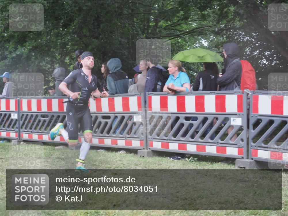 21.06.2025 - 27. Vierlanden-Triathlon KatJ http://msf.ph/oto/8034051 15.06.2025 13:47:20 Ziel 1124, 1147 meine-sportfotos.de