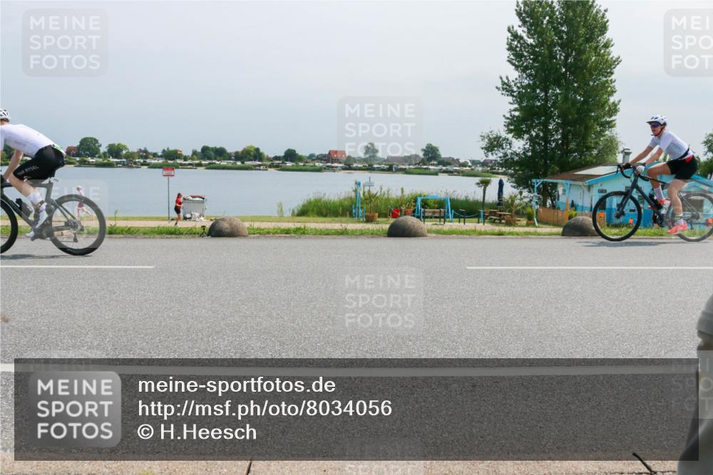 21.06.2025 - 27. Vierlanden-Triathlon H.Heesch http://msf.ph/oto/8034056 15.06.2025 11:41:07 Radfahren 649, 715, 867, 883, 884 meine-sportfotos.de