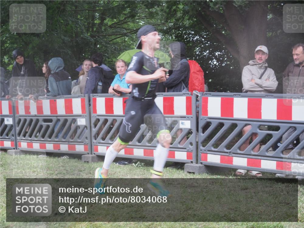 21.06.2025 - 27. Vierlanden-Triathlon KatJ http://msf.ph/oto/8034068 15.06.2025 13:47:20 Ziel 1124, 1147 meine-sportfotos.de