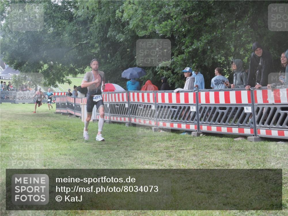 21.06.2025 - 27. Vierlanden-Triathlon KatJ http://msf.ph/oto/8034073 15.06.2025 13:47:28 Ziel 1118, 1124, 1145 meine-sportfotos.de