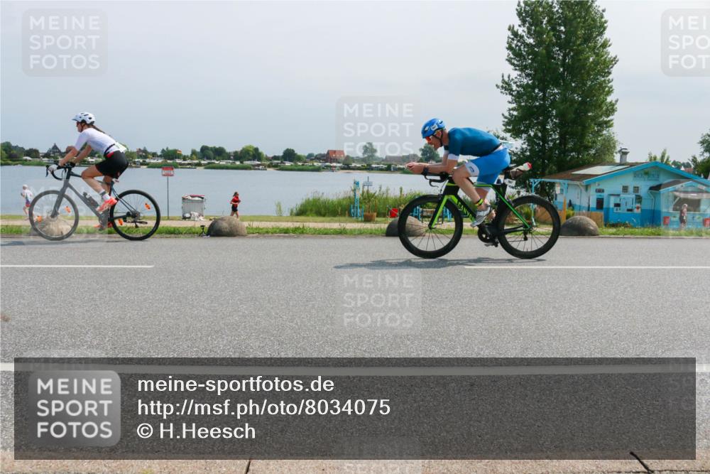 15.06.2025 - 27. Vierlanden-Triathlon H.Heesch http://msf.ph/oto/8034075 15.06.2025 11:41:08 Radfahren 715, 867, 883, 884 meine-sportfotos.de