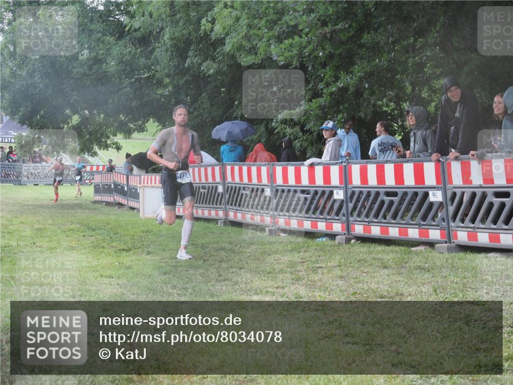 21.06.2025 - 27. Vierlanden-Triathlon KatJ http://msf.ph/oto/8034078 15.06.2025 13:47:28 Ziel 1118, 1124, 1145 meine-sportfotos.de