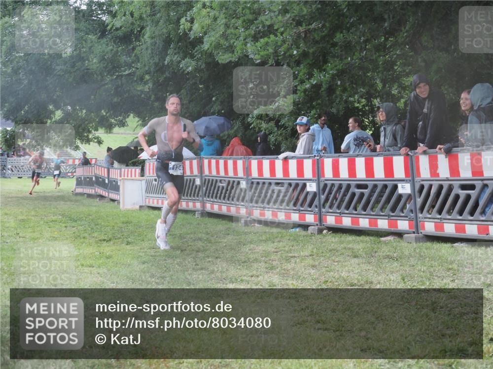 21.06.2025 - 27. Vierlanden-Triathlon KatJ http://msf.ph/oto/8034080 15.06.2025 13:47:28 Ziel 1118, 1124, 1145 meine-sportfotos.de