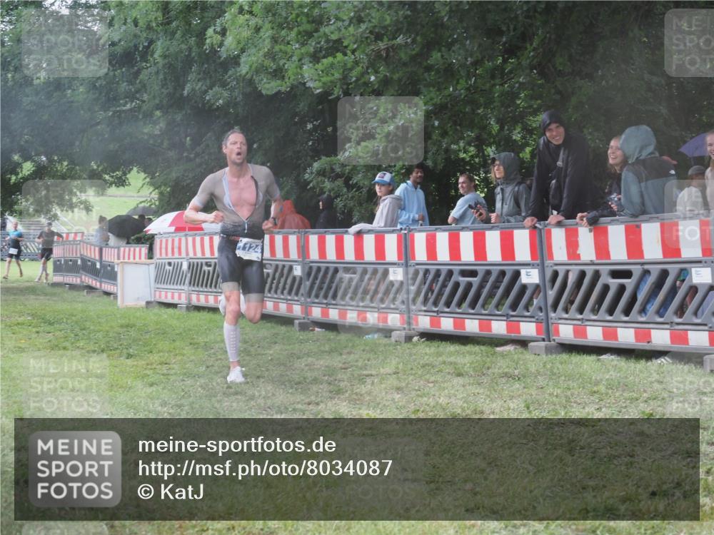 21.06.2025 - 27. Vierlanden-Triathlon KatJ http://msf.ph/oto/8034087 15.06.2025 13:47:29 Ziel 1118, 1124, 1145 meine-sportfotos.de