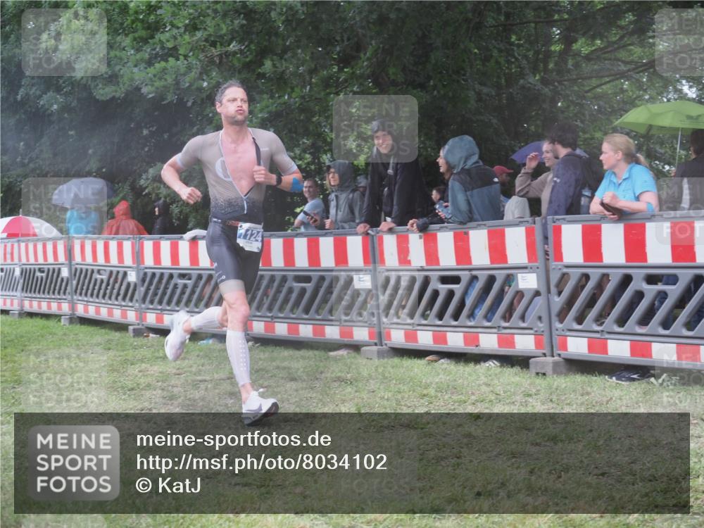 21.06.2025 - 27. Vierlanden-Triathlon KatJ http://msf.ph/oto/8034102 15.06.2025 13:47:29 Ziel 1118, 1124, 1145 meine-sportfotos.de