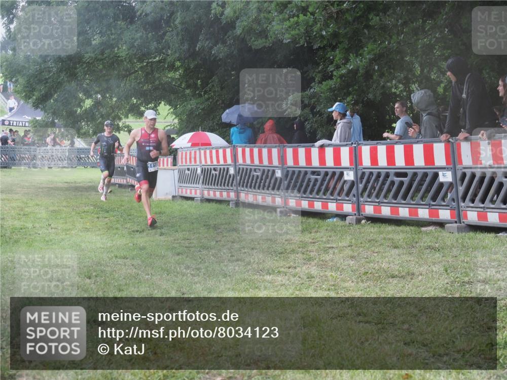 21.06.2025 - 27. Vierlanden-Triathlon KatJ http://msf.ph/oto/8034123 15.06.2025 13:47:32 Ziel 1118, 1145 meine-sportfotos.de