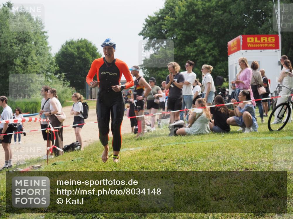 15.06.2025 - 27. Vierlanden-Triathlon KatJ http://msf.ph/oto/8034148 15.06.2025 11:17:26 Schwimmen 911, 944 meine-sportfotos.de