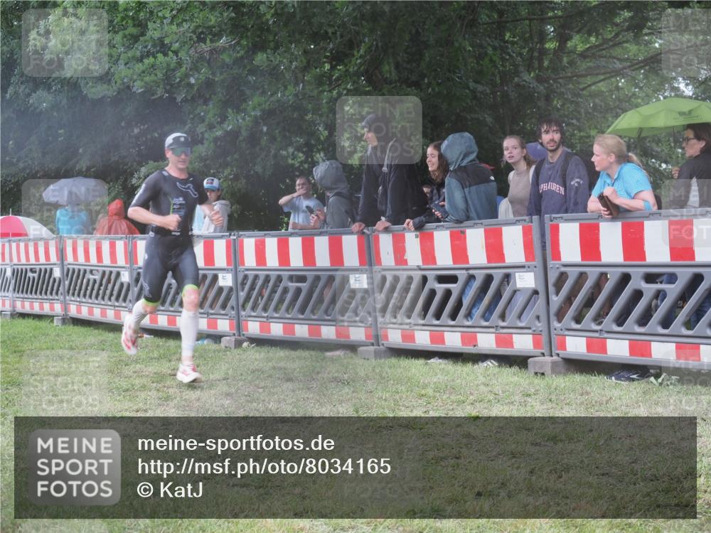 21.06.2025 - 27. Vierlanden-Triathlon KatJ http://msf.ph/oto/8034165 15.06.2025 13:47:34 Ziel 1145 meine-sportfotos.de