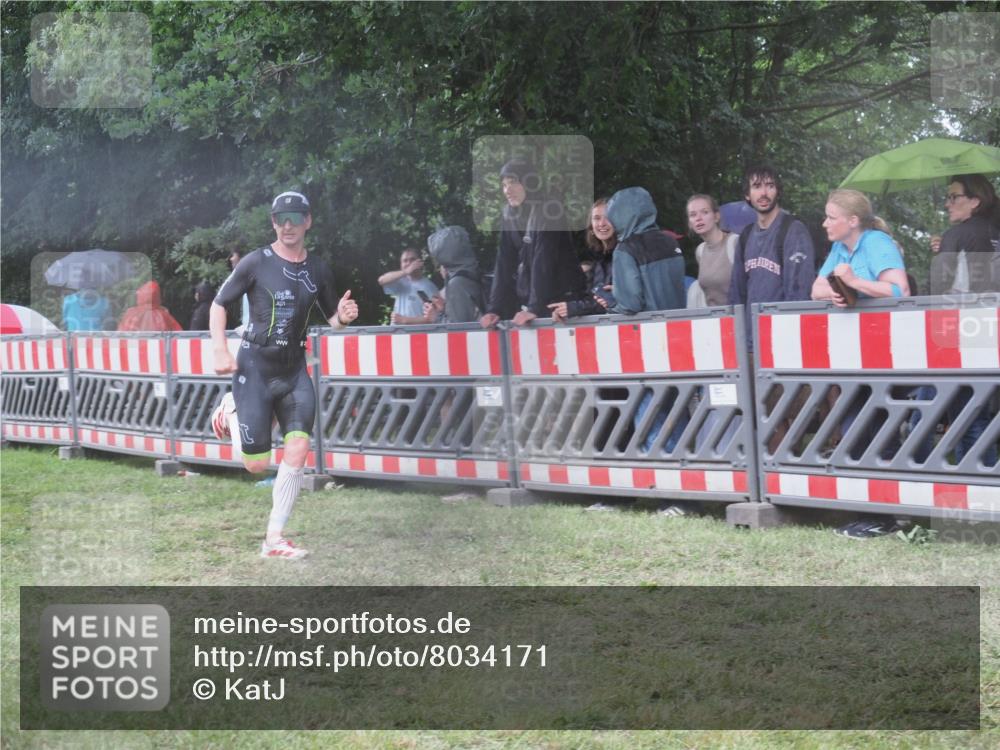 21.06.2025 - 27. Vierlanden-Triathlon KatJ http://msf.ph/oto/8034171 15.06.2025 13:47:34 Ziel 1145 meine-sportfotos.de
