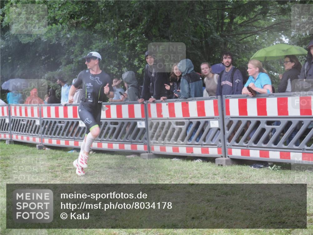 21.06.2025 - 27. Vierlanden-Triathlon KatJ http://msf.ph/oto/8034178 15.06.2025 13:47:34 Ziel 1145 meine-sportfotos.de