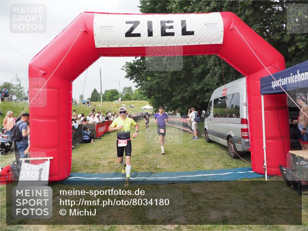 21.06.2025 - 27. Vierlanden-Triathlon MichiJ http://msf.ph/oto/8034180 15.06.2026 12:57:24 Ziel 5, 64, 99 meine-sportfotos.de